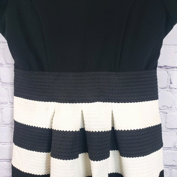 FOUR THREADS Casual/Formal Dress Size 16 - Picture 4 of 11